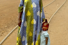 0521-Djeneba-et-Majo-sur-lembranchement-livre-copie-2